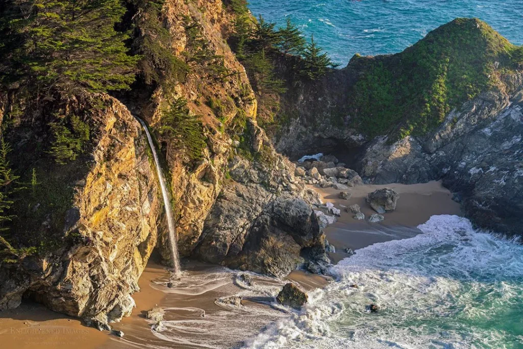 Cascada McWay Falls en Big Sur, uno de los paisajes más icónicos de California
