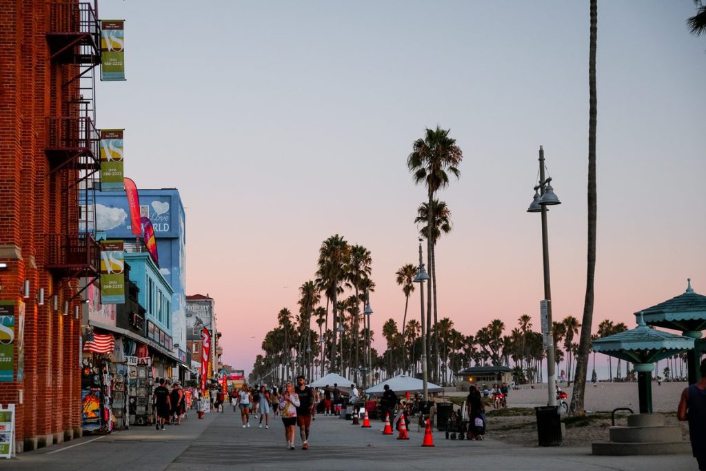 Ambiente artístico en Venice Beach, Los Ángeles, California