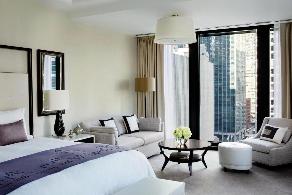 Habitación elegante con vistas al río en el Langham Hotel, Chicago