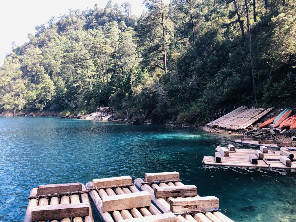 Aguas turquesa y bosque en las Lagunas de Montebello. Qué hacer en Chiapas