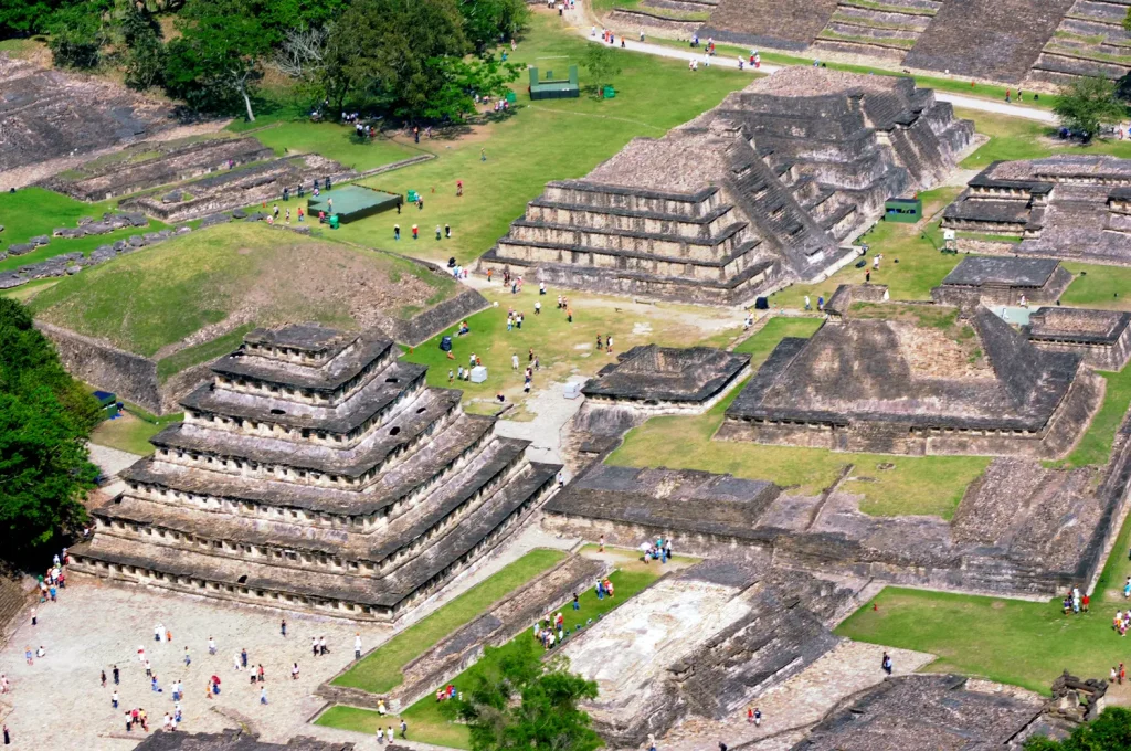 Pirámide de los Nichos en la zona arqueológica de El Tajín. Qué hacer en Veracruz