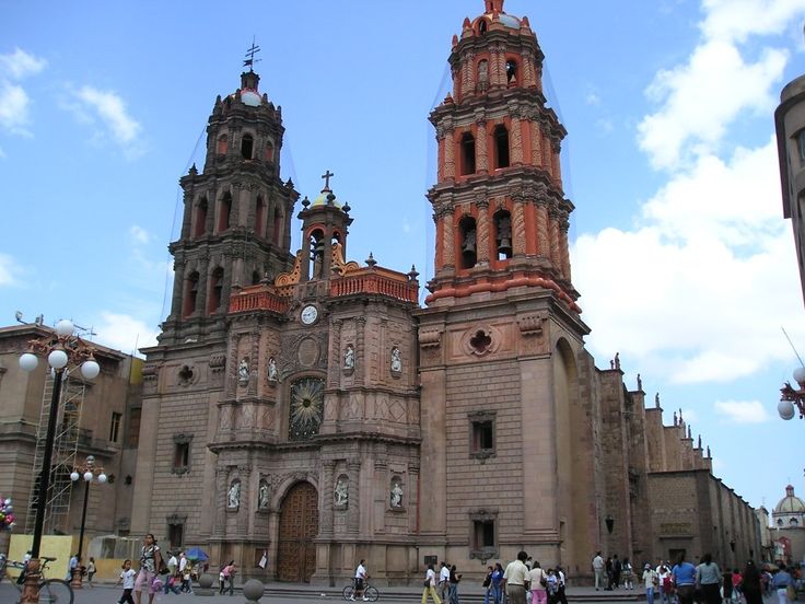 Iglesia de San Lorenzo de Carangas, Mejores lugares para visitar en Potosí Bolivia